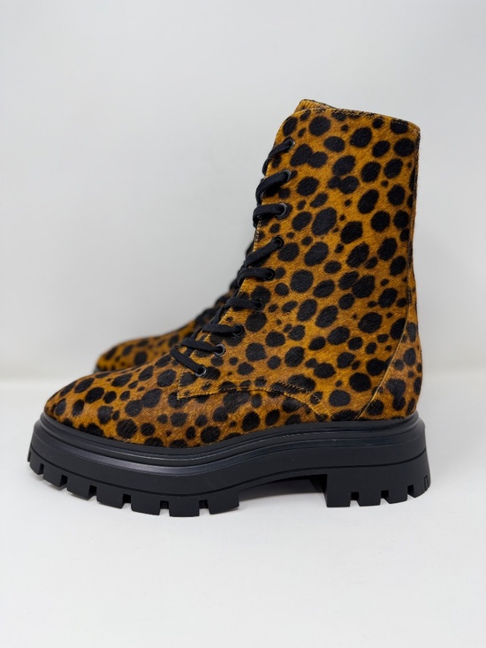 New Stuart Weitzman Bedford Sleek Genuine Calf Hair Combat Boot Sz 8 - Picture 5 of 12